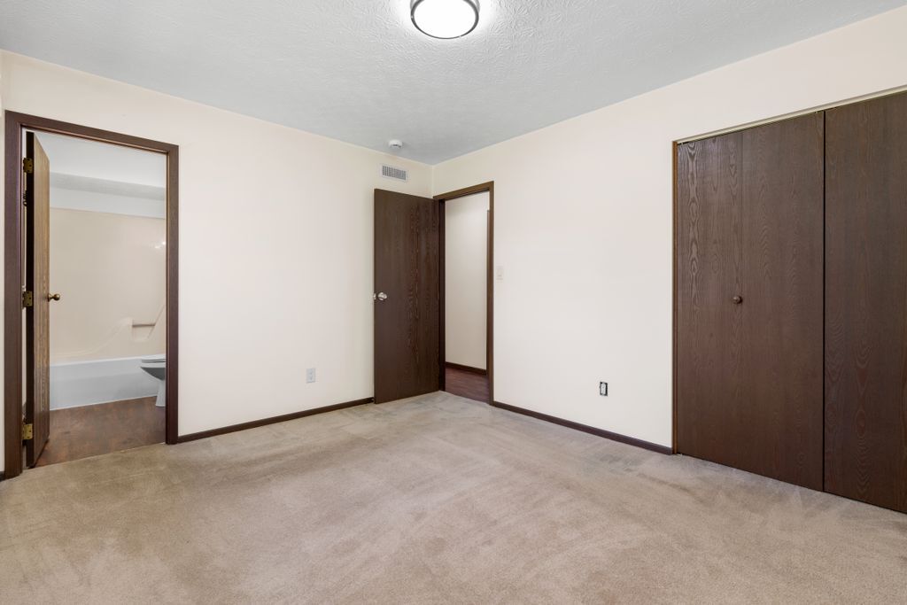 Building Photo - 270 W Orange Rd