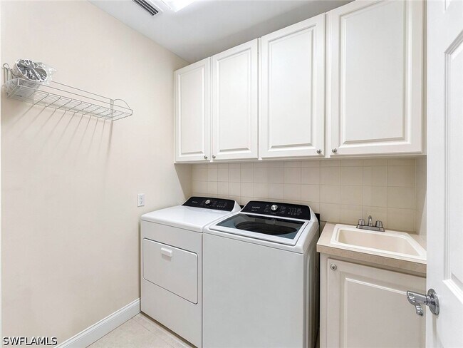 Building Photo - 28667 Alessandria Cir
