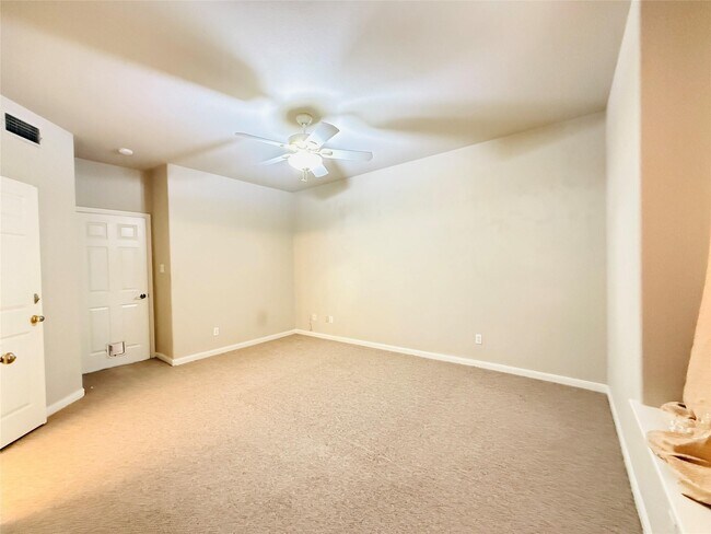 Building Photo - 2100 Pipers Field Dr