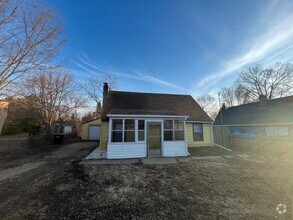 Building Photo - 3 Bedroom 1 Bath Home available in Rockford