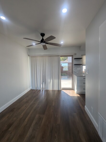 Building Photo - 1301 Iguana Cir