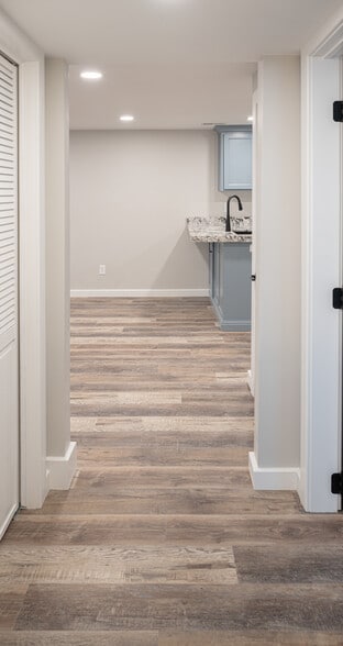 Building Photo - 3250 Midway Ave