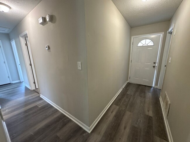 Building Photo - 2941 Rollingwood Dr