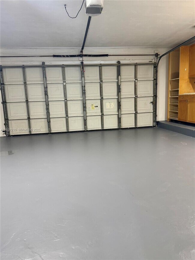 Building Photo - 16453 NE 33rd Ave