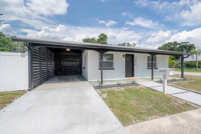 Building Photo - 2400 34th Ave N