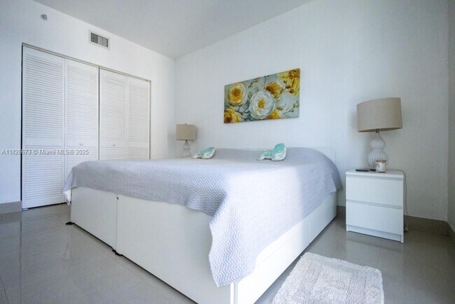 Building Photo - 335 S Biscayne Blvd