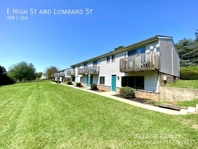 Building Photo - Huge 2-Bed apartment with washer/dryer hoo...