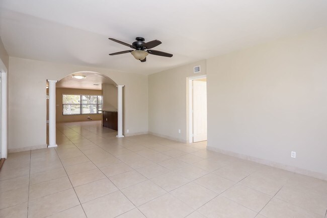 Building Photo - 3341 W Park Rd