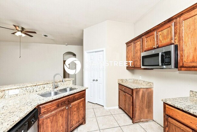 Building Photo - 4 Bedroom Pet-Friendly Home in Dallas, TX with Main Street Renewal