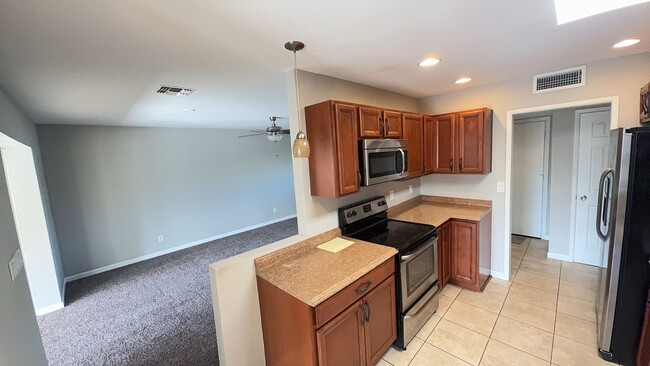 Building Photo - 2 Bedroom - 2 Bath - 1400 Sq. Ft. Home - 5...