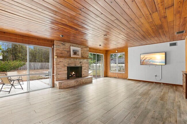 Building Photo - 809 S Duncan Ave