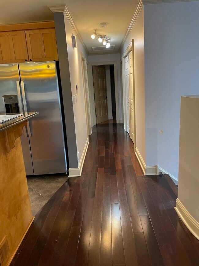 Building Photo - 4504 Normandy Dr