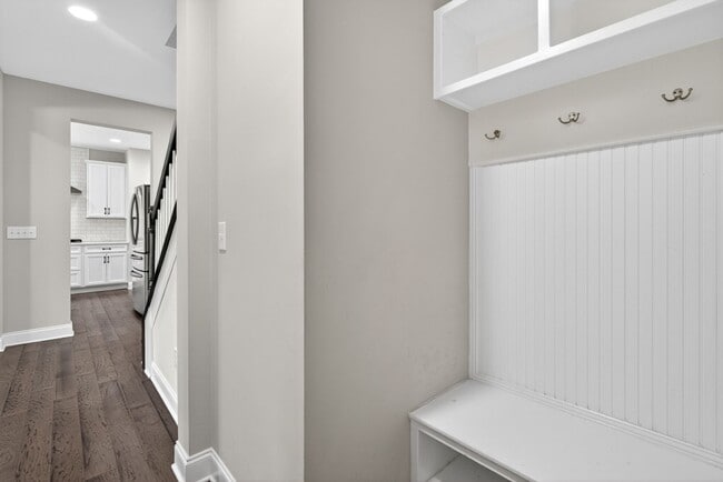 Building Photo - “5-Bedroom Home with Bonus Room & Resort-S...