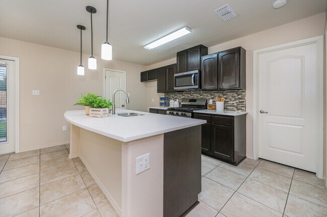 Building Photo - 704 Mercado Ln