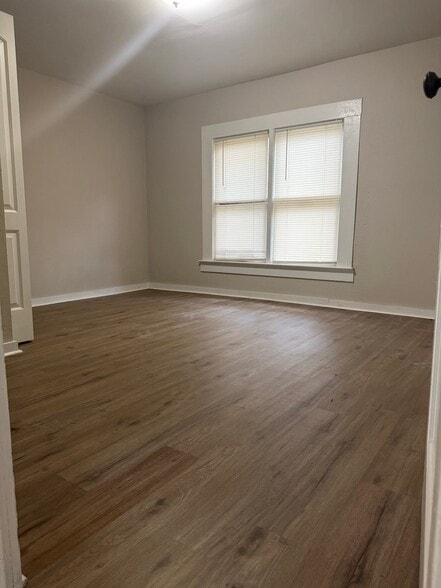 Building Photo - 319 NE 13th Terrace