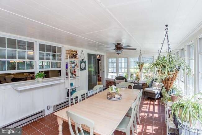 Building Photo - 67 Townview Dr