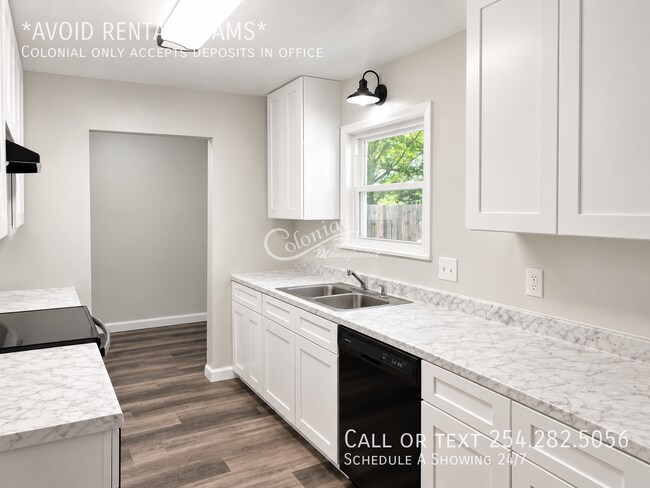 Building Photo - 3306 Shady Hill Dr