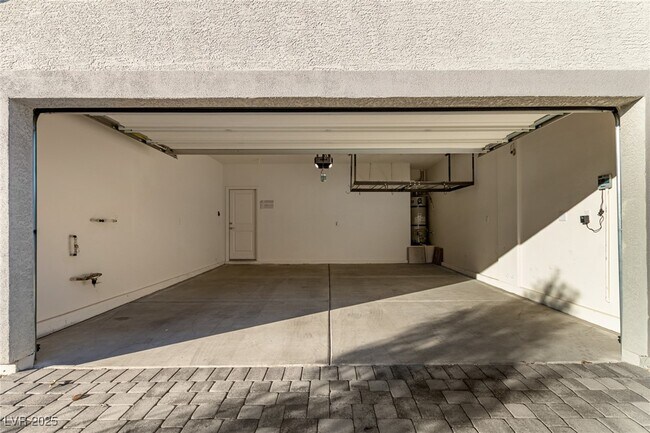 Building Photo - 3812 Corellia Ave
