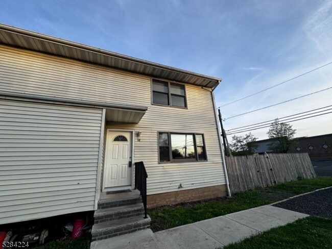 Building Photo - 30 Martin St