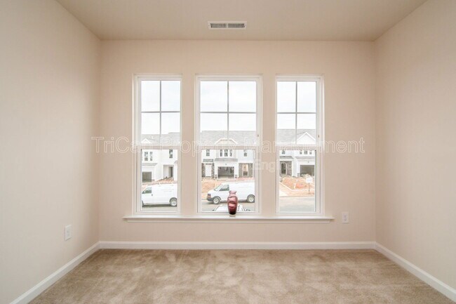 Building Photo - 415 White Oak Ridge Dr