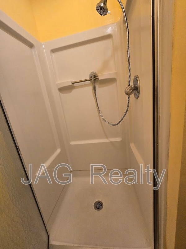 Building Photo - 328 W Liberty St