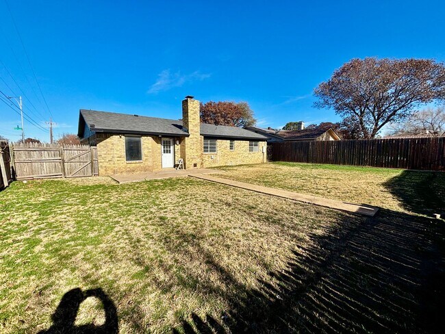 Building Photo - Freshly Remodeled 3 Bedroom 2 Bathroom Home in Frenship ISD