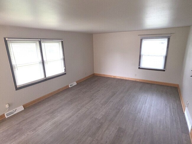 Building Photo - 3 bedroom Franklin Townhome