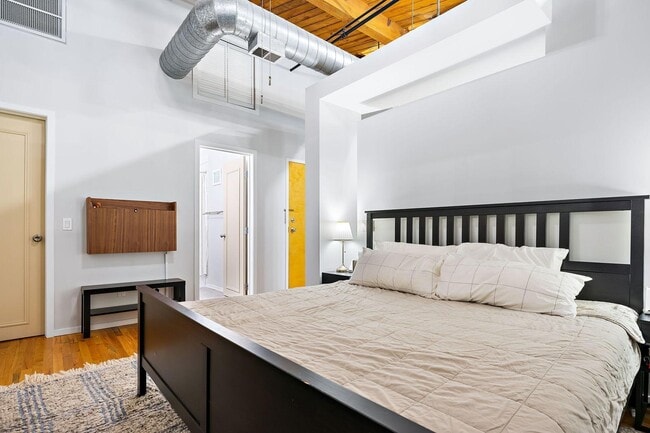 Building Photo - 2210 W Wabansia Ave