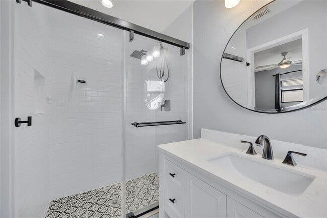 Building Photo - 1081 Lake Weldona Dr