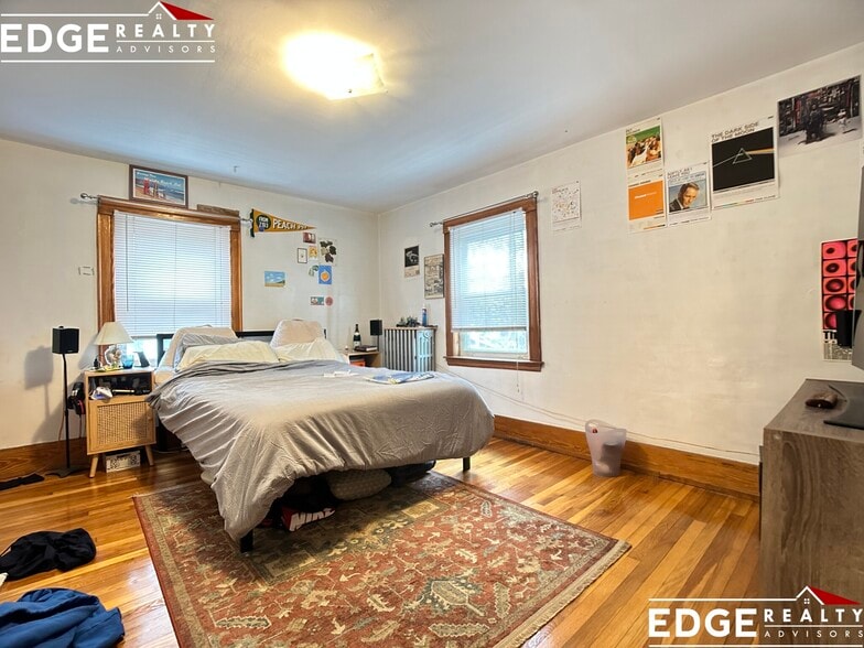 Building Photo - 27 S Crescent Circuit