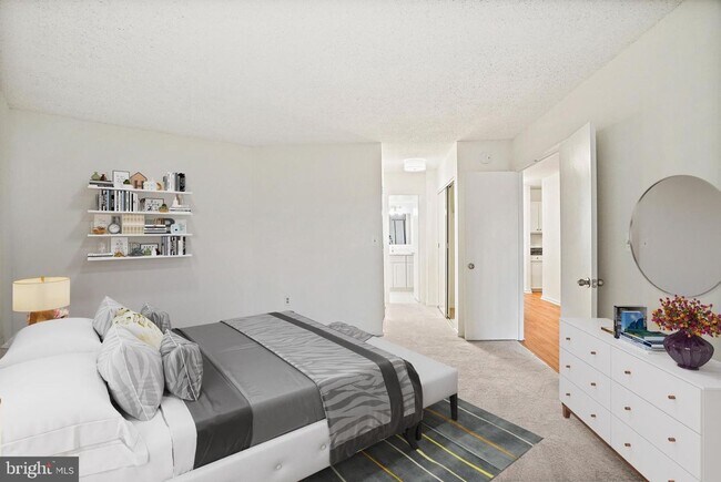 Building Photo - Gorgeous and Airy 1bd/1ba in Glover Park with parking and a balcony!