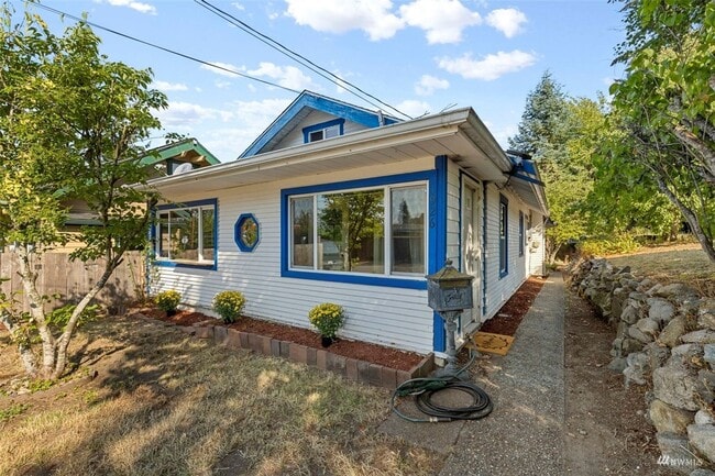 Building Photo - Perfect, cozy home in downtown Bremerton, ...
