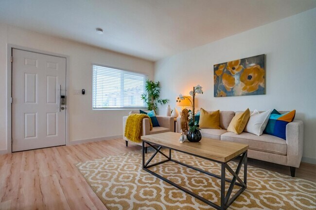 Interior Photo - 359 East Esther Street
