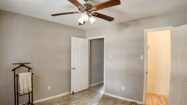 Building Photo - 13624 Sableglen Dr