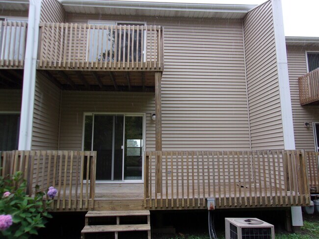 Building Photo - 1252 Lake Charles Ave