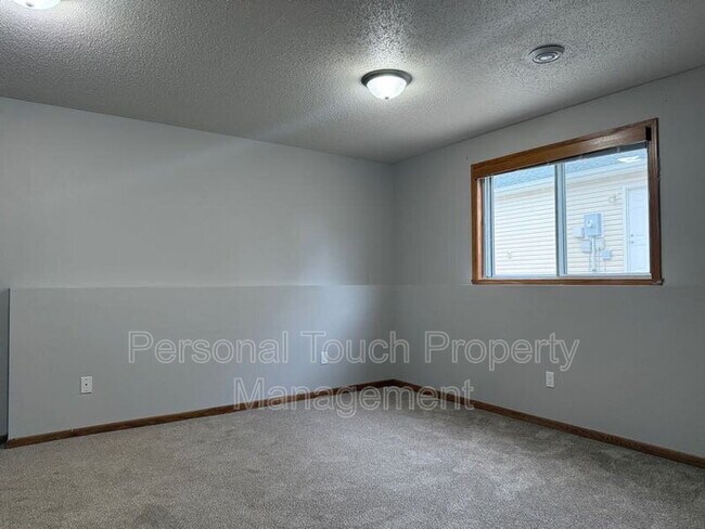 Building Photo - 2510 Amber Valley Ct S