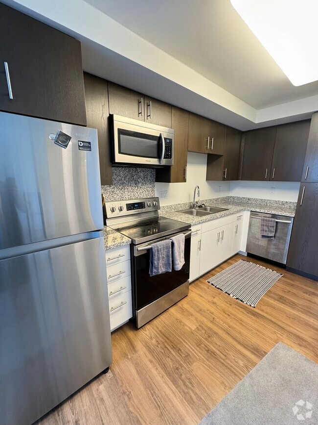 Building Photo - Fully Furnished 1 bed, 1 bath with 1 reser...