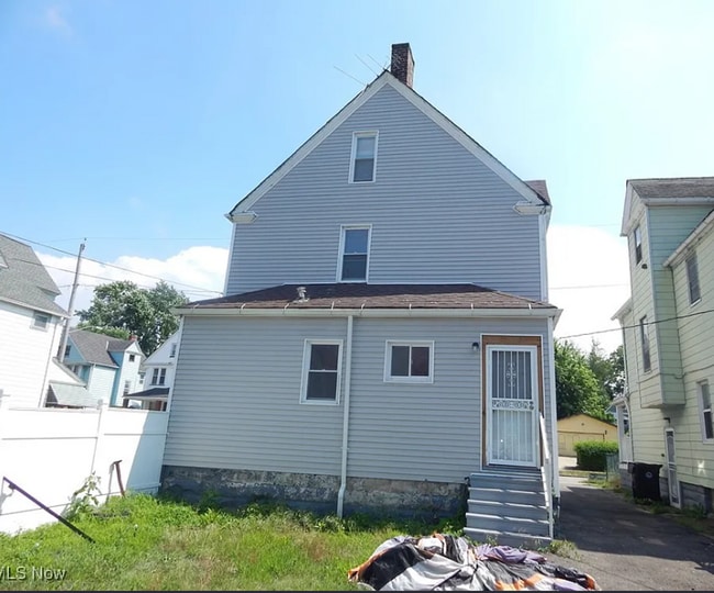 Building Photo - 10805 Hull Ave