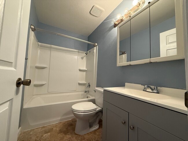 Building Photo - 2032 Johnson Dr