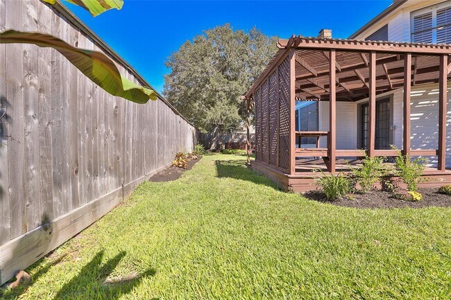 Building Photo - 1818 Brookchester Dr