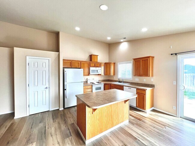 Building Photo - Pristine 3Bed-2Bath Home For Rent Near Rd 68!!!