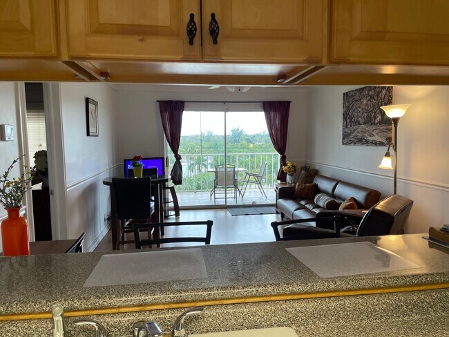 Building Photo - 2875 Palm Beach Blvd