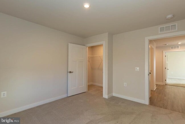 Building Photo - 210 Eternal Way