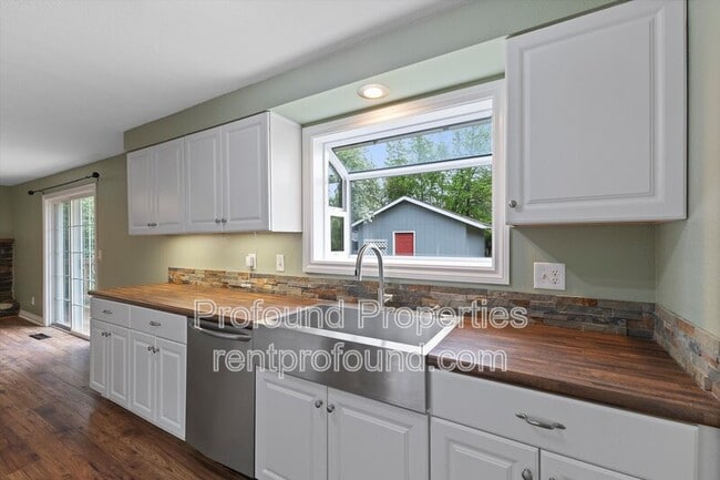 Building Photo - 5860 SW 191st Ave