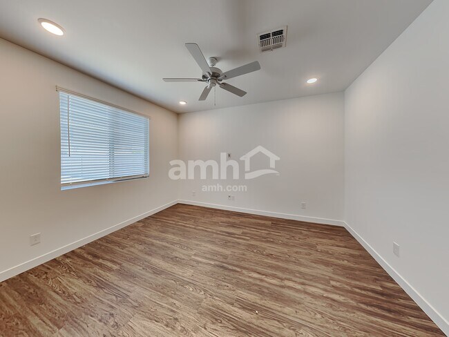 Building Photo - 4137 S 105th Dr