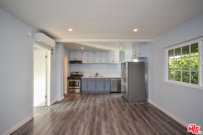 Building Photo - 1112 Ocean Park Blvd