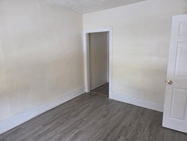 Building Photo - 19 1/2 Lunenburg Street Unit 7