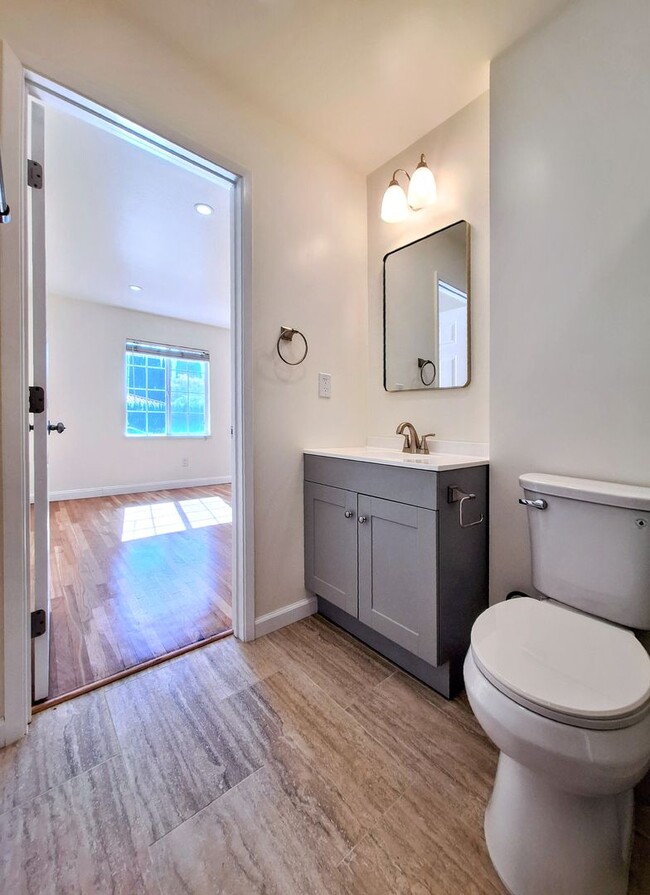 Building Photo - Beautifully Remodeled 3bd Single Story House With Bonus Room & Storage Space!