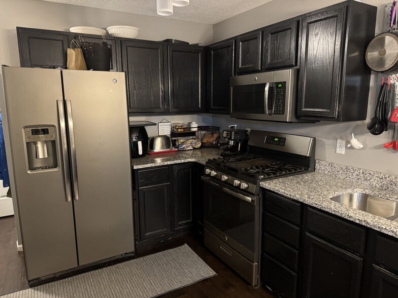 Kitchen - 4430 104th St