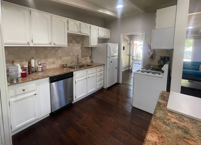 Building Photo - Recently updated 3 bedroom 2 bath Fremont ...